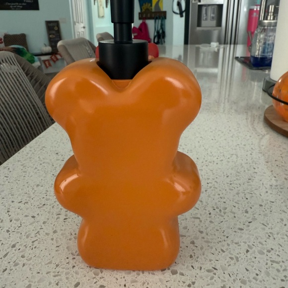 DISNEY Minnie Mouse Christmas Gingerbread Soap Lotion Dispenser With Pump NEW - Picture 3 of 3